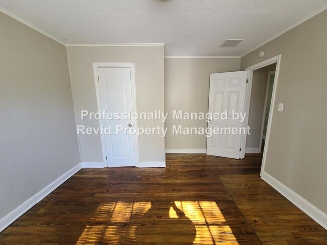 Building Photo - 1419 Depass Rd