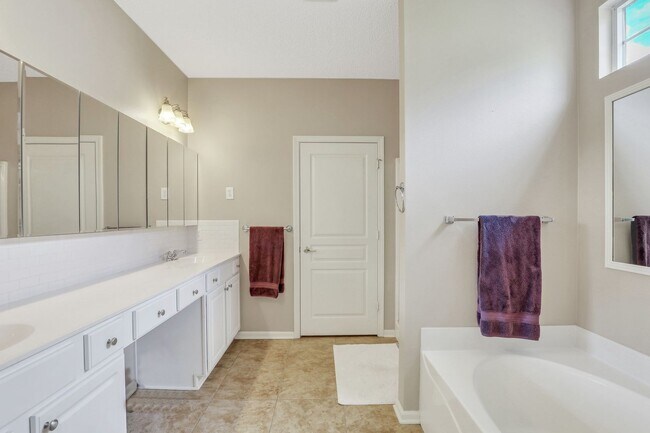 Building Photo - "Charming 2 Bed, 2 Bath with Den Rental Home in Sun City, SC - Spacious and Inviting!"