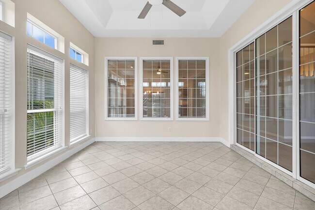 Building Photo - 506 Lakeway Dr