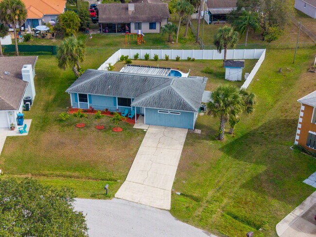 Building Photo - 801 Young Ave NW