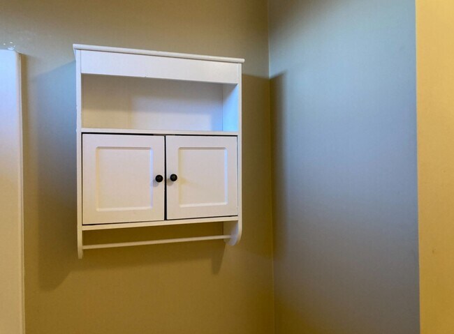 Building Photo - 166 Twin Lakes Dr
