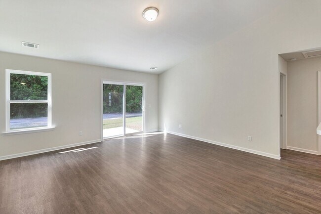 Building Photo - 3 bed 2 bath - Hartfof