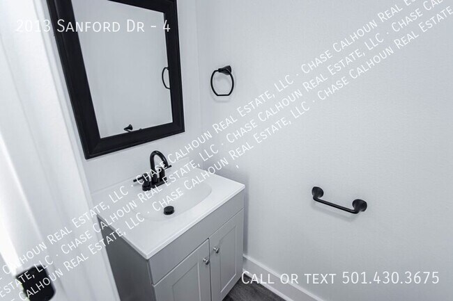 Building Photo - 2013 Sanford Dr