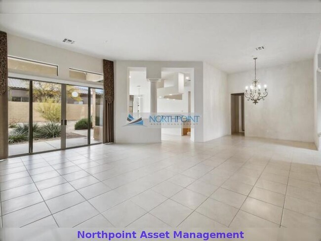 Building Photo - 4 bed, 3 bath in a Must-Have location