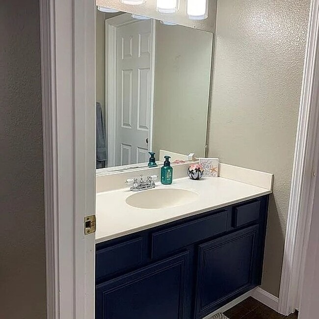 Building Photo - Spacious 5BR House in Sparks
