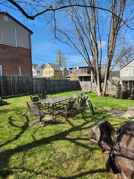 Building Photo - 36 Davis St