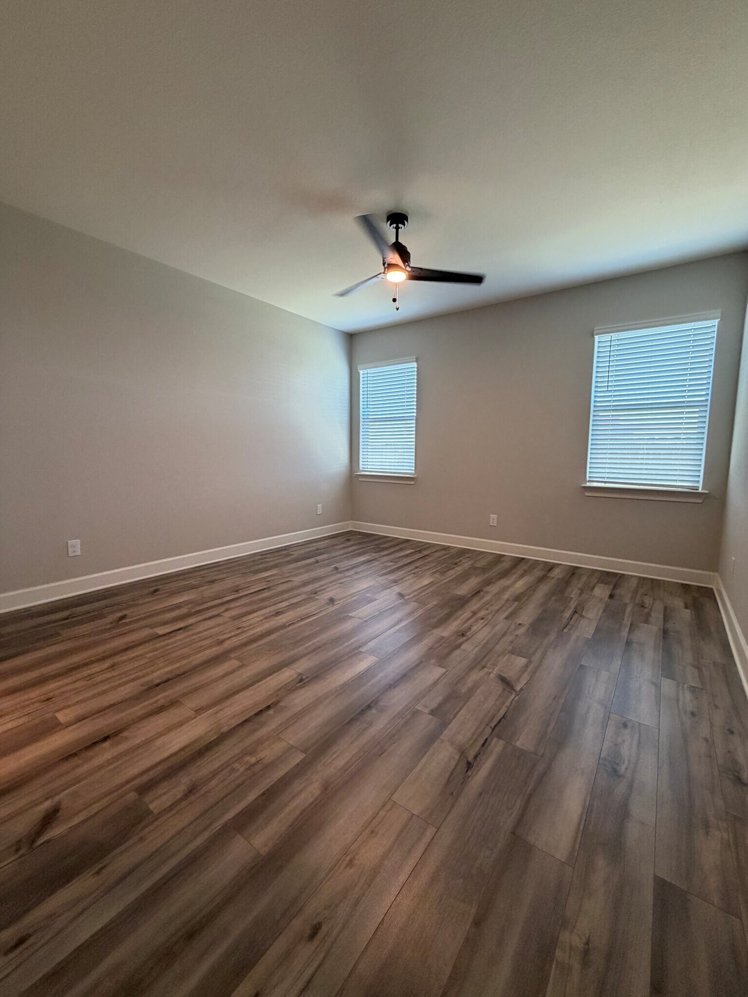 Building Photo - 925 Emerson Dr