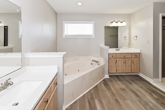 Building Photo - 9008 Country Leaf Cove