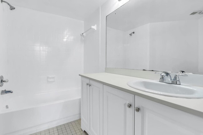 Building Photo - 210 Lake Pointe Dr