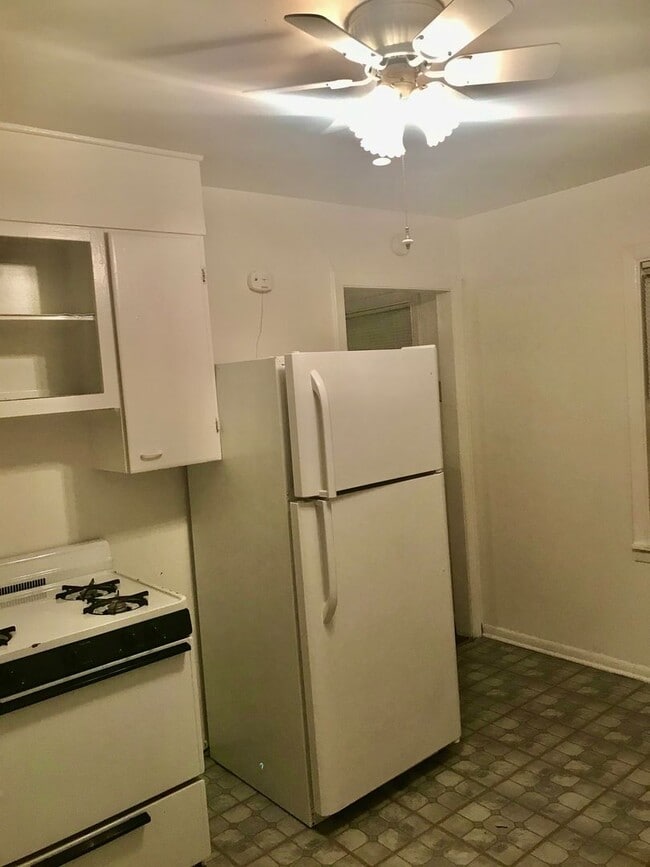 Building Photo - 2 Bedroom, 1 Bathroom Home in North Amarillo!