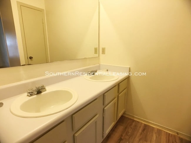 Building Photo - 2303 W Michigan Ave