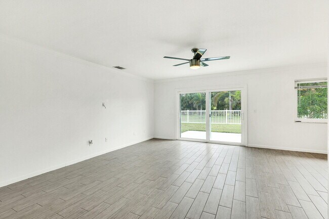 Building Photo - 1612 SE Cascella Ct