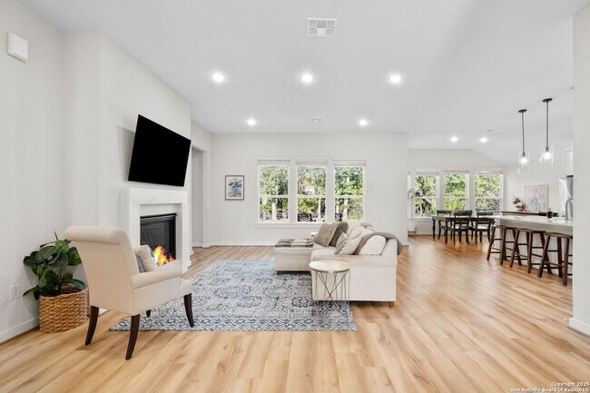 Building Photo - 143 Maravillas