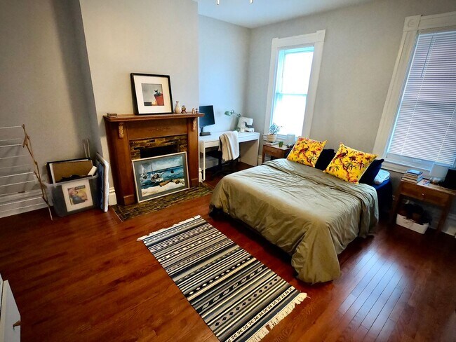 Building Photo - 5815-17 Holden St