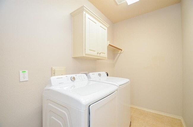 Building Photo - 42 N Knights Crossing Dr