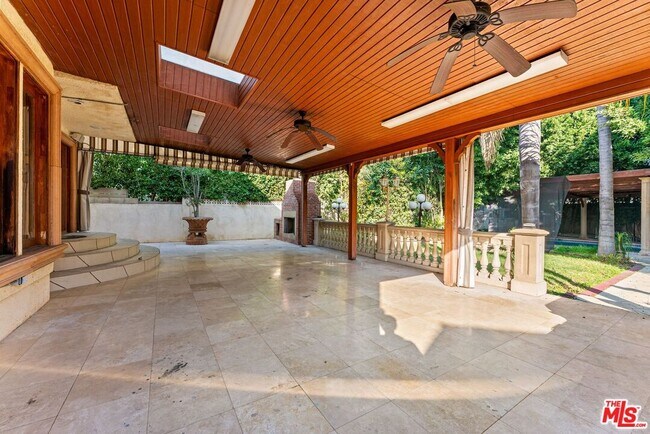 Building Photo - 15123 Greenleaf St