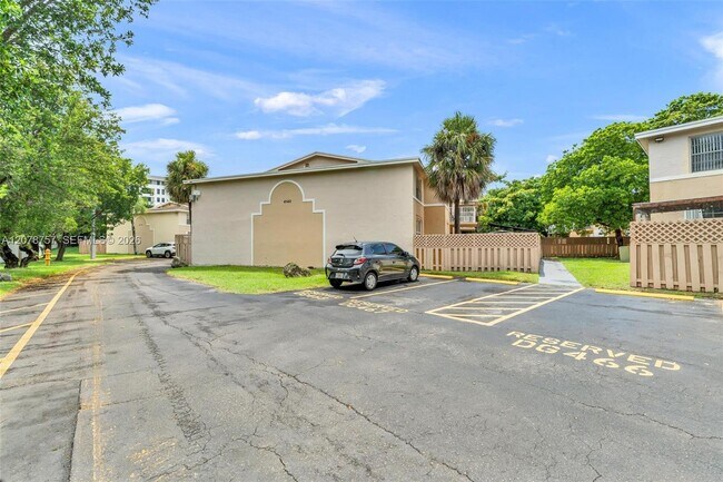 Building Photo - 4140 NW 79th Ave