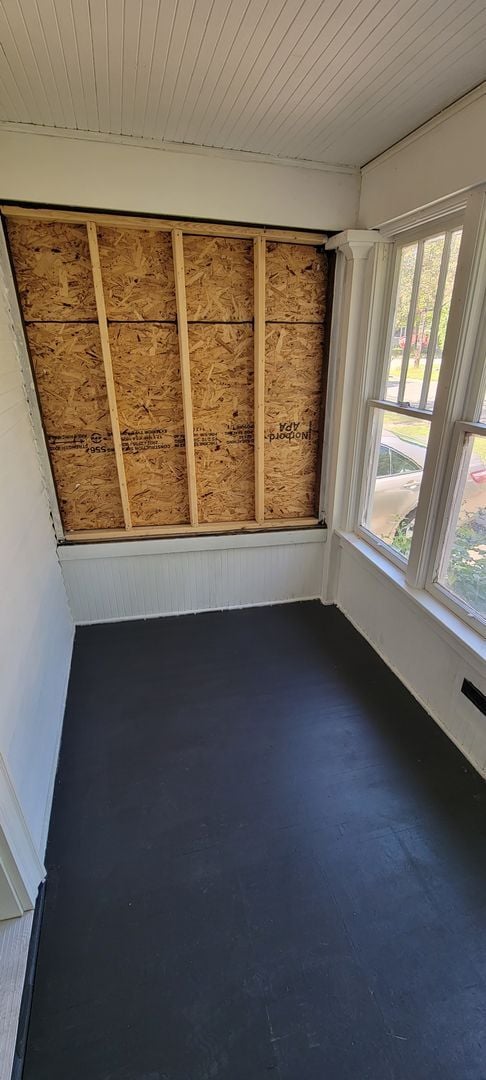 Building Photo - AVAILABLE JUNE 1ST - 2 Bed/ 1 Bath w/ Great Yard!