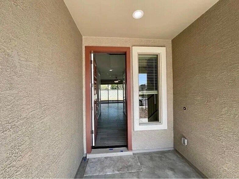 Building Photo - 628 W Derringer Way