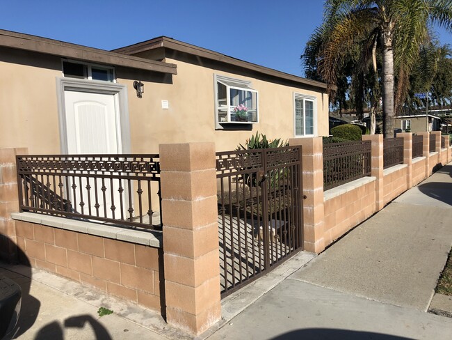 Direct access to the street - 5102 W 129th St