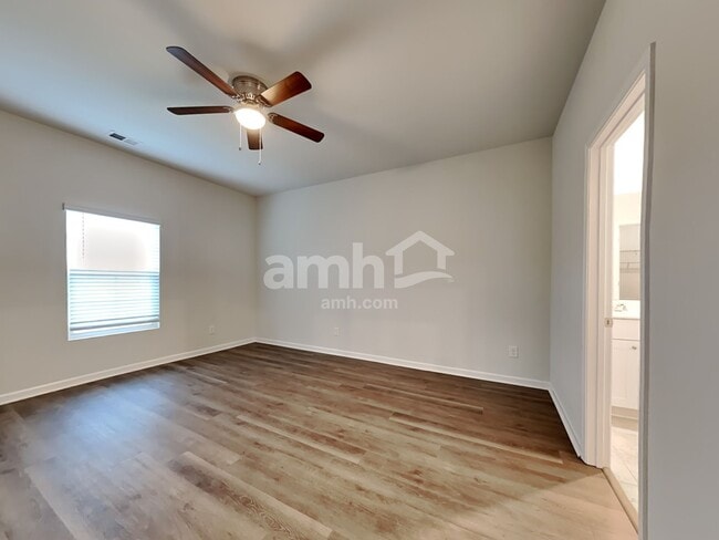 Building Photo - 306 Squire Pope Rd