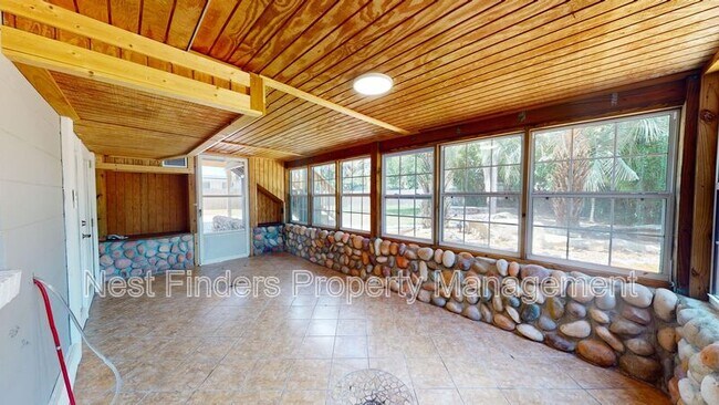 Building Photo - 552 Seagate Ave