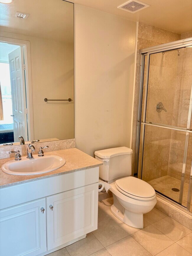 Building Photo - 3370 Hidden Bay Dr