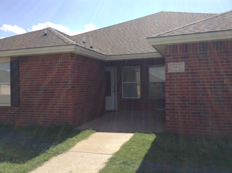 Building Photo - 523 N Clinton Ave