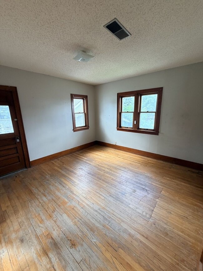 Building Photo - 1336 S 25th Ave