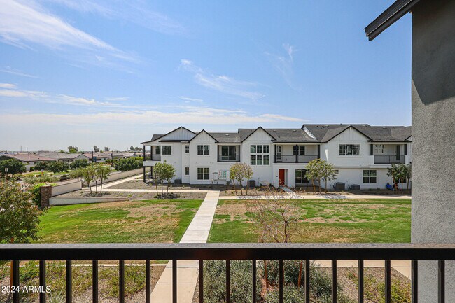 Building Photo - 11300 N Casa Dega Dr