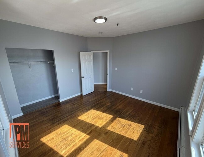 Building Photo - 10 Joyce St