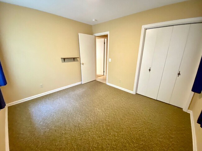 Building Photo - 106 Strode Cir