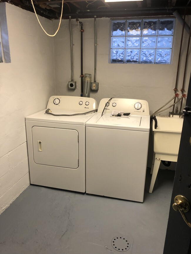 Laundry Room - 938 Arch Ave