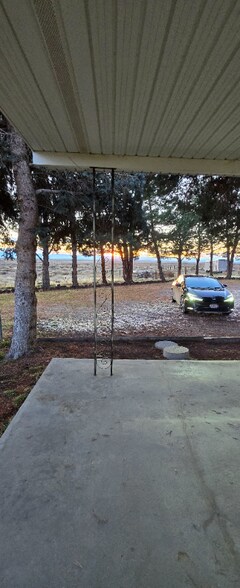 Building Photo - 17865 S Pleasant Vly Rd