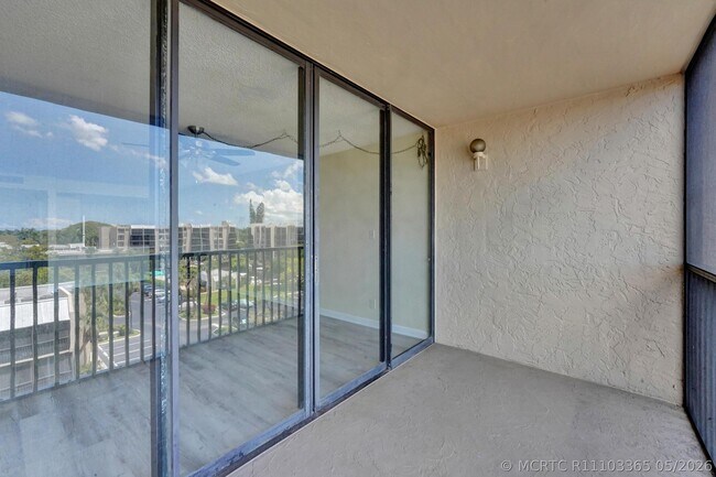 Building Photo - 12 Royal Palm Way
