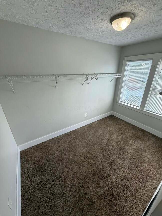 Building Photo - 377 E Hinman Ave