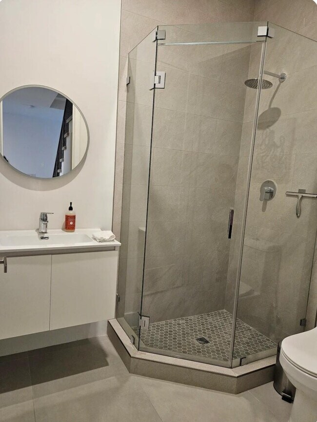 Building Photo - 2275 SE 7th St