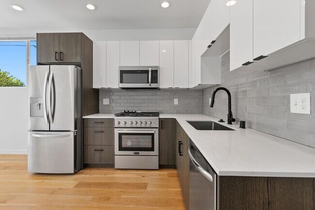 Building Photo - Sweet Ultra-Modern Air-Conditioned West Se...