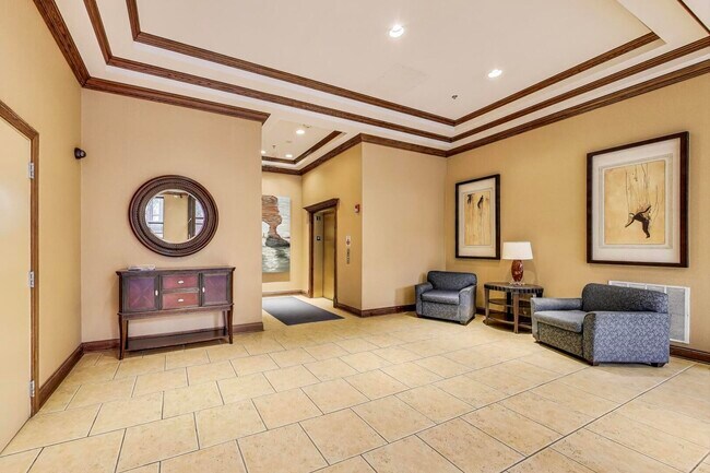 Building Photo - 343 W Old Town Ct