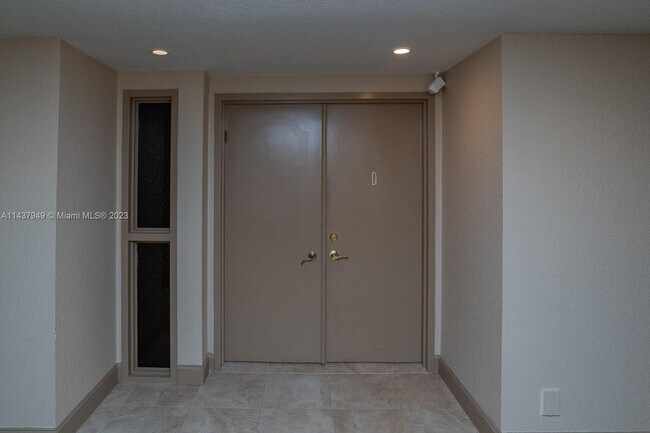 Building Photo - 76 Isle of Venice Dr