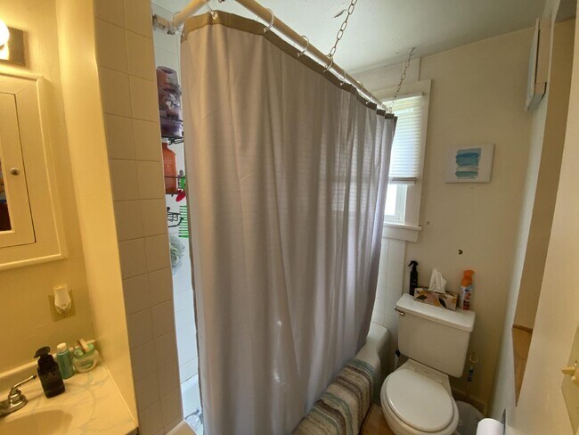 Building Photo - Spacious 1 Bedroom Upper Duplex Near Downtown Eau Claire - Available September 1st!