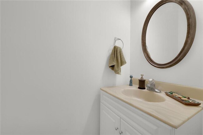 Building Photo - 3335 Briaroak Dr