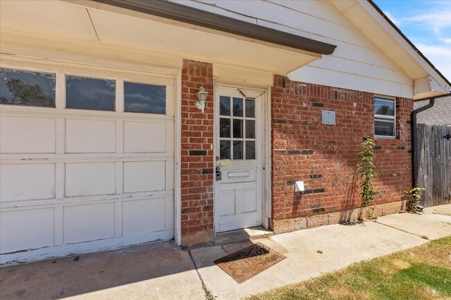 Building Photo - 3600 Sunvalley Dr