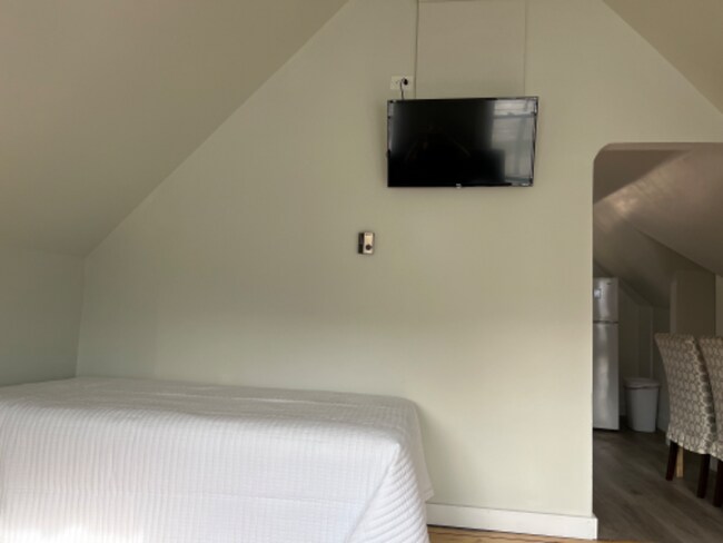 Building Photo - 12 Old Georges Mill Rd