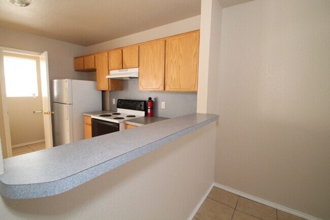 Building Photo - Convenience!