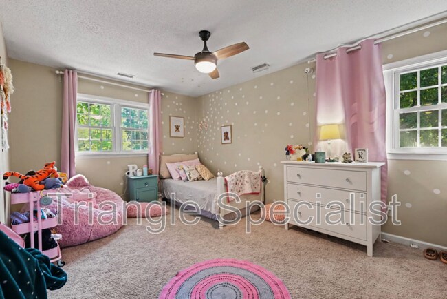 Building Photo - 4101 Pickwick Dr