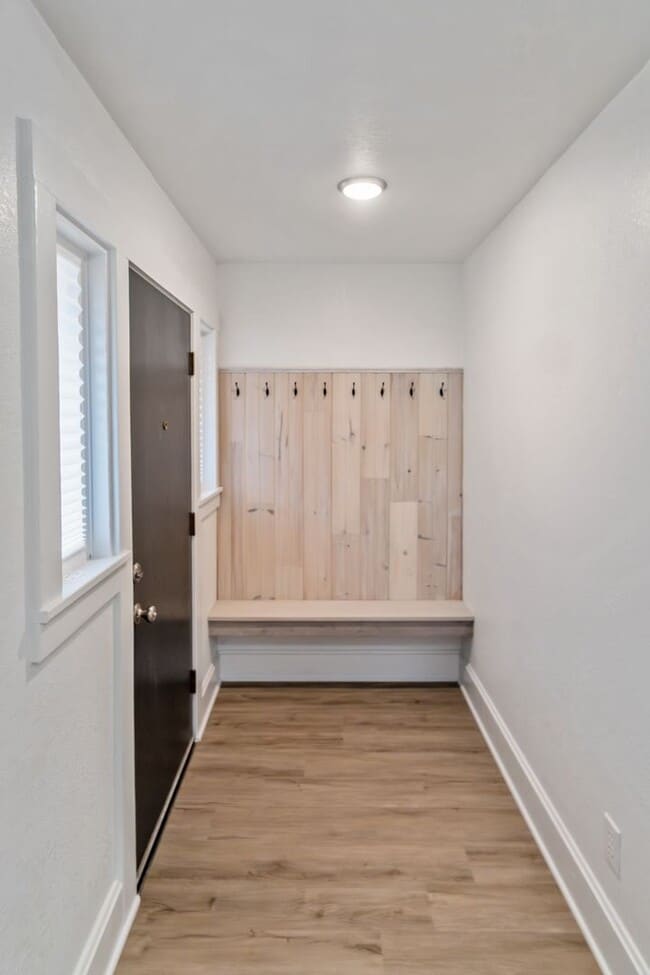 Building Photo - Beautifully Remodeled 3 Bed 1 Bath Single ...