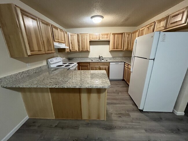 Primary Photo - Newly Remodeled 2 Bedroom Unit in Family a...
