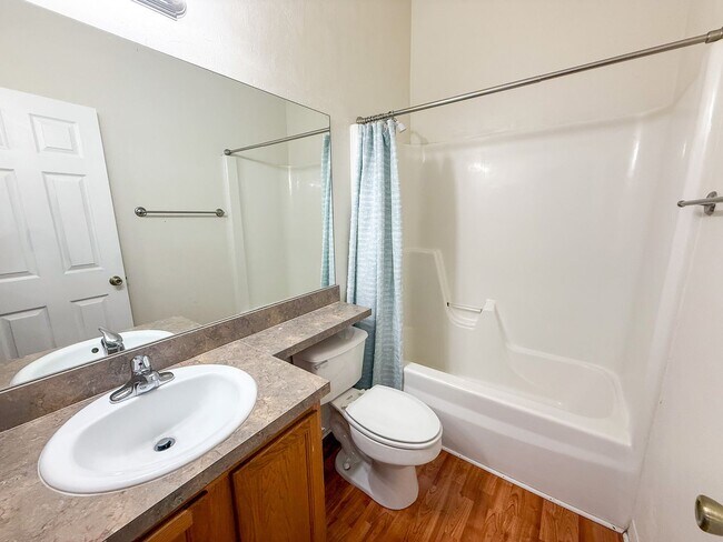 Building Photo - Victoria Station #132