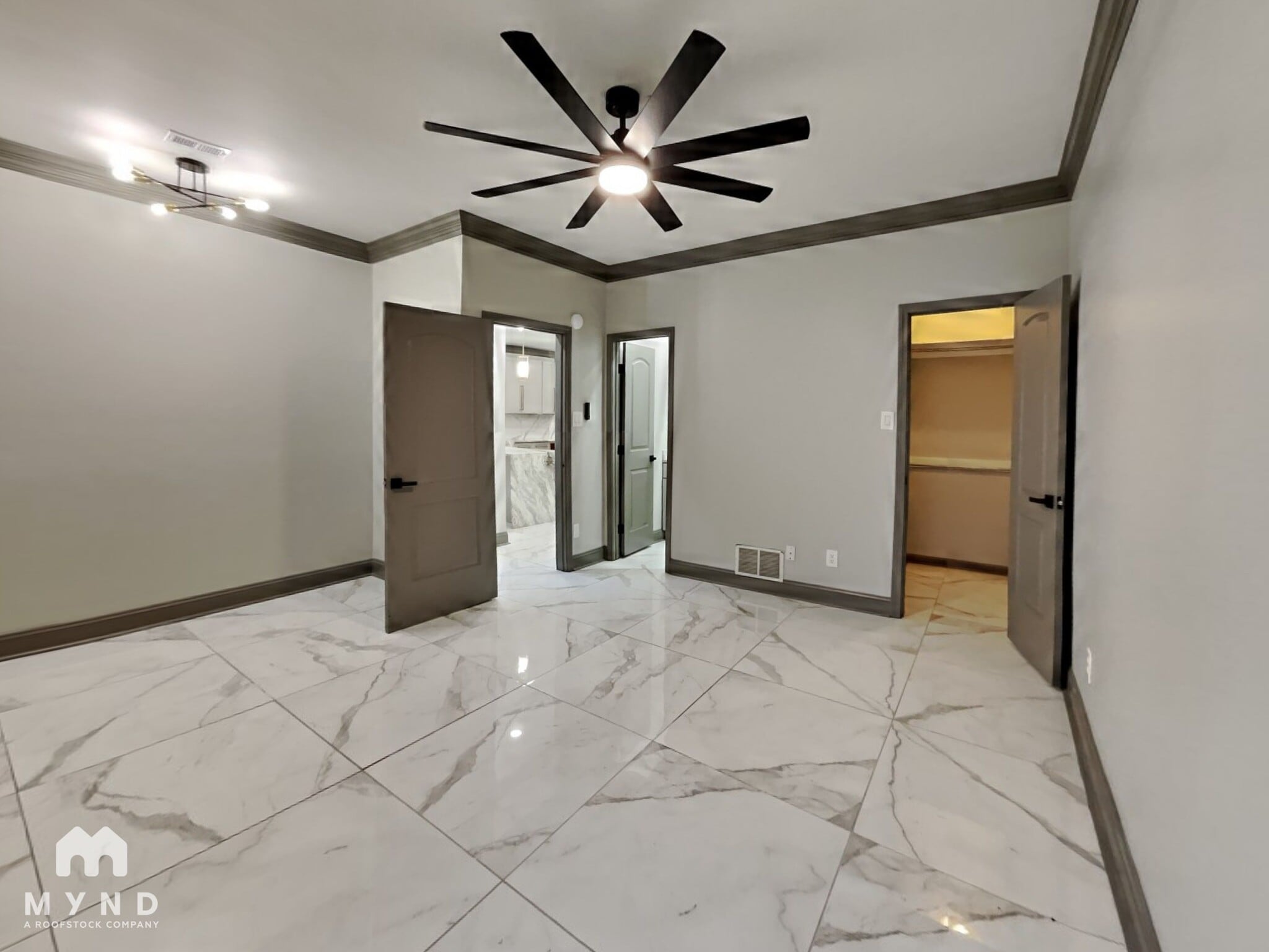 Building Photo - 5373 Solitaire Way